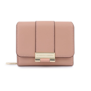 Schicke rosa Lederbrieftasche für Damen mit Goldverschluss und Reißverschluss, Studioaufnahme