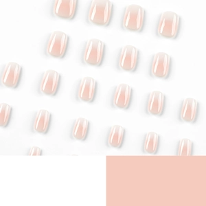 Kurze eckig-runde Press-on-Nägel mit rosa-weißem Farbverlauf auf weißem Hintergrund