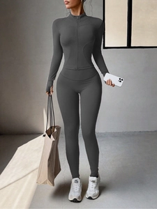 Ensemble de sport Y2K gris foncé pour femme avec veste zippée longue et leggings taille haute