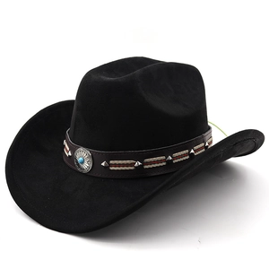 Dettaglio cappello cowboy nero in pelle scamosciata con fascia in cuoio e borchie turchesi