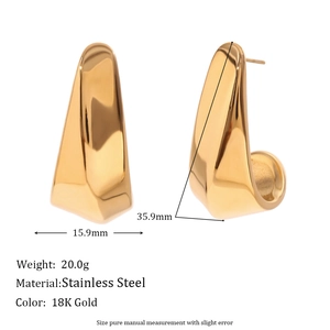 Detailed size and weight specs of 18K gold plated stainless steel hollow curved earrings