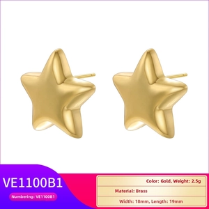 Detail of gold brass star stud earrings with 18mm size and 2.5g weight specifications