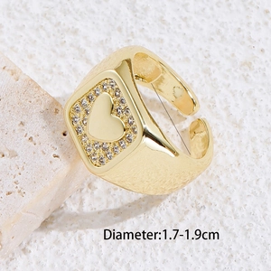 Close-up of gold heart ring with pavé zircons and 1.7-1.9cm diameter measurement
