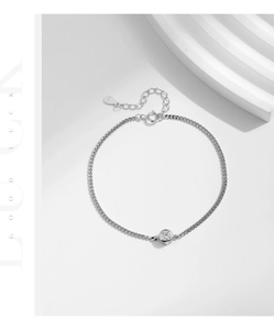 Detail of S925 sterling silver chain bracelet with round cut zircon and S925 hallmark