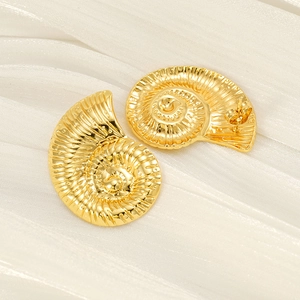 Golden nautilus shell stud earrings in 18K gold plated steel with spiral texture