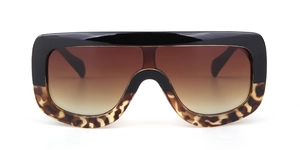 Front view of oversized pilot sunglasses with black frame, leopard bottom and gradient lenses