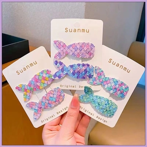 Barrettes à cheveux queue de sirène à paillettes colorées sur carte blanche