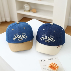 Berretto da baseball in denim per neonati con ricamo e tesa a contrasto 5-18 mesi