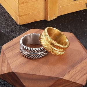 Vintage leaf pattern ring in gold and steel finish made of durable 316L stainless steel