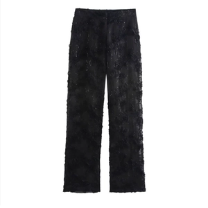 Pantalon élégant en dentelle noire transparente pour femme avec motif floral complexe
