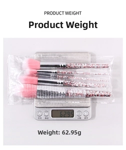 Detailed view of 5-piece makeup brush set weighing 62.95g on a scale for professional use