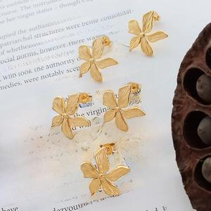 Exaggerated vintage golden 18k plated titanium steel flower stud earrings for women