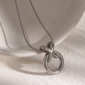 Modern silver 18k gold plated stainless steel XO circle pendant necklace for women