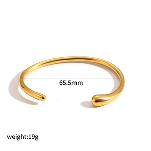 Detail view of gold stainless steel open bangle with 65.5mm diameter and 19g weight
