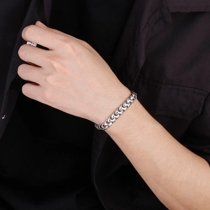 Men's silver stainless steel keel chain bracelet featuring bold interlocking square links