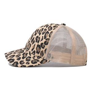Casquette trucker léopard classique avec maille beige respirante et visière courbée