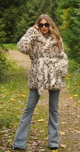 Detailed view of leopard print faux fur coat featuring a notched lapel and waist belt