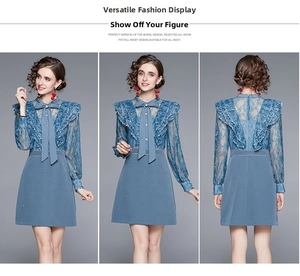 Détails d'une robe en dentelle bleu poudré avec nœud papillon et volants floraux
