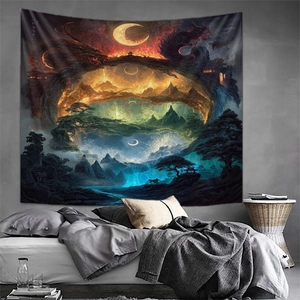 Detaillierte Nahaufnahme des Fantasy Drachen Wandteppichs mit Mond und Bergen