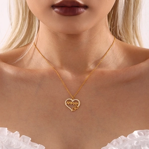 Collier double cœur doré avec pavé de zircons blancs et pendentif lettre AMMAM