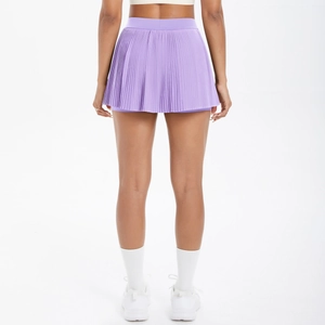 Vue arrière de jupe de sport plissée lavande à taille haute avec short intégré