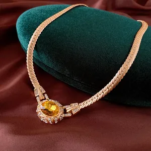 Vintage Goldene Schlangenkette mit großem ovalem gelbem Edelstein und Diamanten