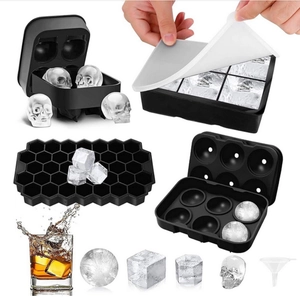 Set di stampi per ghiaccio in silicone con forme a teschio, sfera e nido d'ape e imbuto