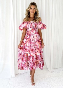 Abito midi floreale con spalle scoperte, maniche a sbuffo e gonna a balze rosa e viola