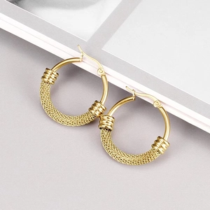 Boucles d'oreilles créoles en acier inoxydable doré 18K avec design à texture tressée