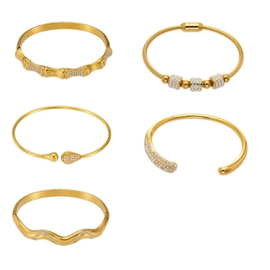 Ensemble de cinq bracelets en acier inoxydable doré avec zircons 5A brillants