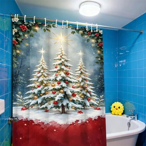 Wasserdichter Duschvorhang mit verschneiten Weihnachtsbäumen und Ornamenten