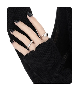 Close-up of model wearing two S925 silver rings with white pearls on index and ring fingers
