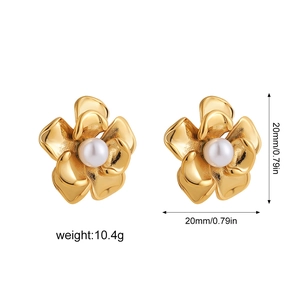 Detailed view of 18k gold flower earrings with pearls and size 20mm 10.4g weight
