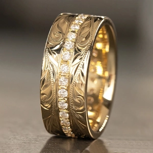Luxe gouden brede bandring met tarwepatroon en sprankelende kristallen inleg