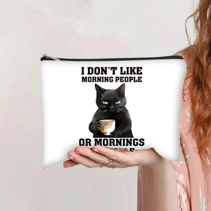 Vue détaillée de la trousse en toile avec motif de chat et fermeture éclair noire