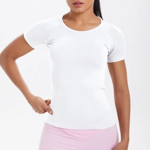 Dettaglio del tessuto in maglia senza cuciture bianco con trama traspirante sulla maglia