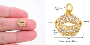 Tableau détaillé des tailles d'un pendentif lèvres dorées avec dimensions et poids précis