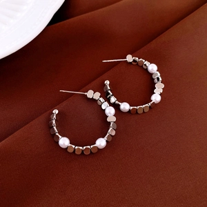 C-Förmige Creolen Mit Kunstperlen Und Geometrischen Kupferperlen Minimalistischer Damen Schmuck Silber Ohrringstecker