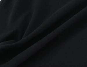 Détail en gros plan de la texture du tissu tricoté noir avec une finition lisse