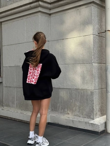 Sweat à capuche oversize noir pour femme avec imprimé lèvres rouge et blanc au dos