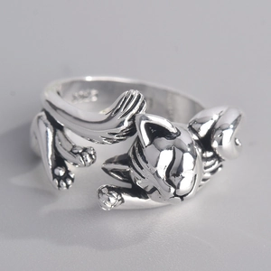 Macro shot of S925 sterling silver cat ring detail with retro style and engraved mark