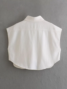 Vue arrière d'un débardeur en jean blanc avec texture sergé et coupe dos nageur