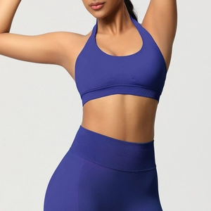 Détail du soutien-gorge de sport dos nu bleu roi sans couture avec ourlet côtelé et ensemble