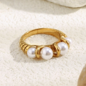18K Gold Plated Stainless Steel Ring For Women With Imitation Artificial Pearls Ribbed Wrap Design Vintage Niche Jewelry Accessory