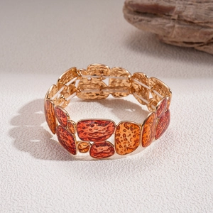 Detail of amber resin inlay and hammered gold metal finish on bohemian elastic bracelet