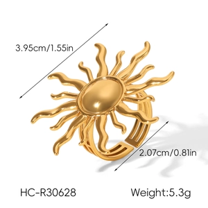 Detailed size specifications and weight for the gold sun-shaped stainless steel ring