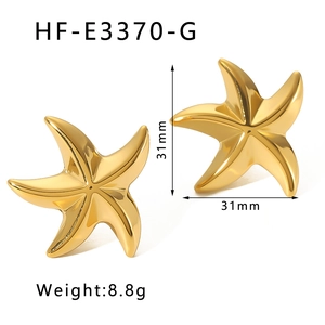 Detailed size and weight view of 18K gold-plated starfish earrings showing 31mm dimension