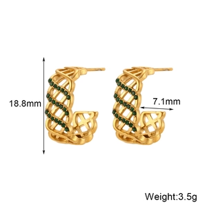Boucles d'oreilles dorées en C avec maille ajourée, gemme verte et dimensions