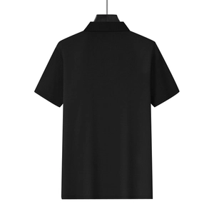 Detalle macro de la textura de gofre negra del polo para hombre, vista posterior