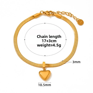 Detail of 3mm wide snake chain bracelet with heart pendant and 17+3cm length measurement